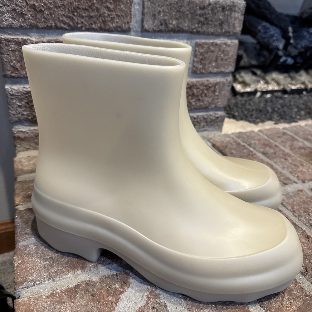 Vince Nia Moonlight Nude Lug Sole Women Waterproof Rain Boots Size 9 #726